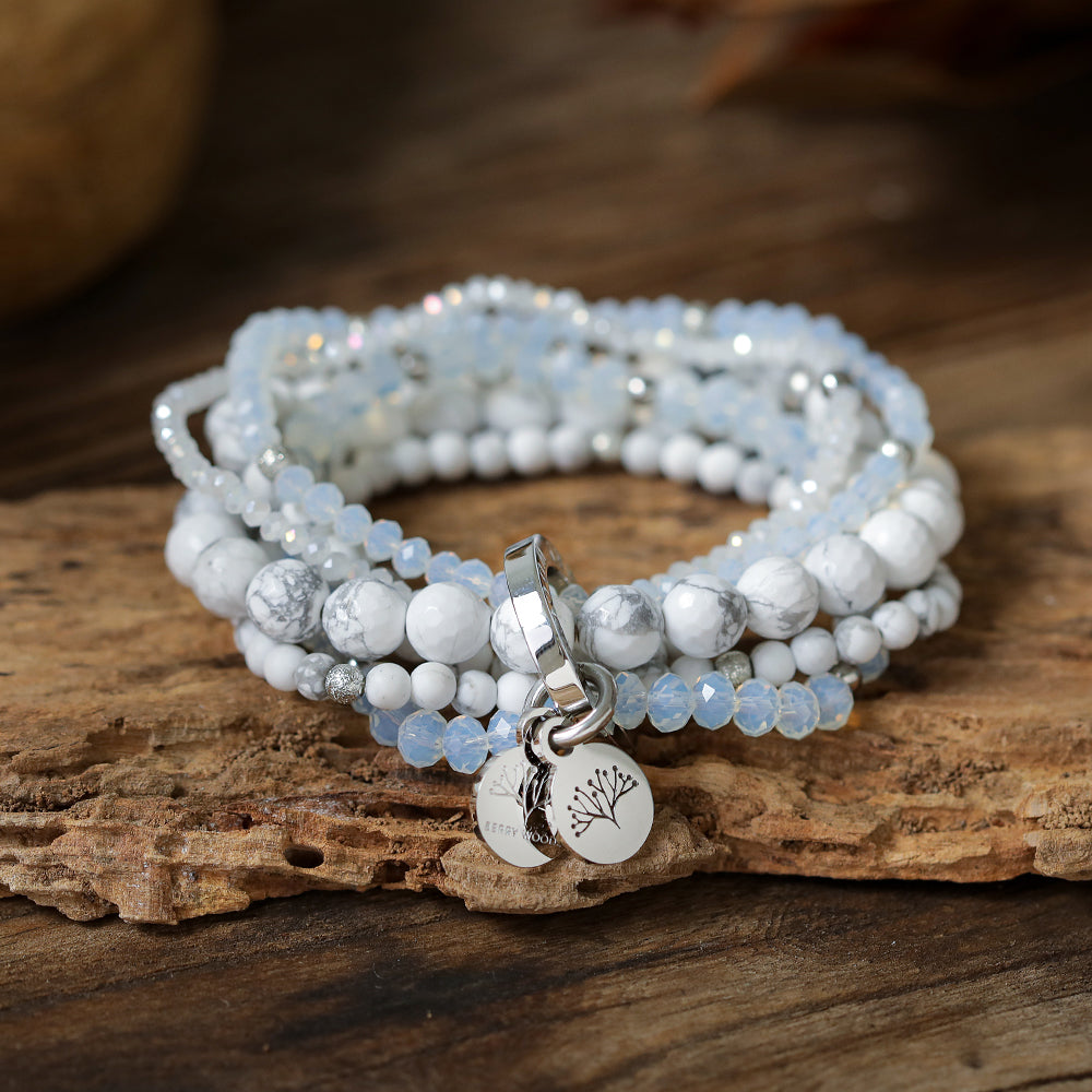 Armband mit echten weissen Howalit  Steinen