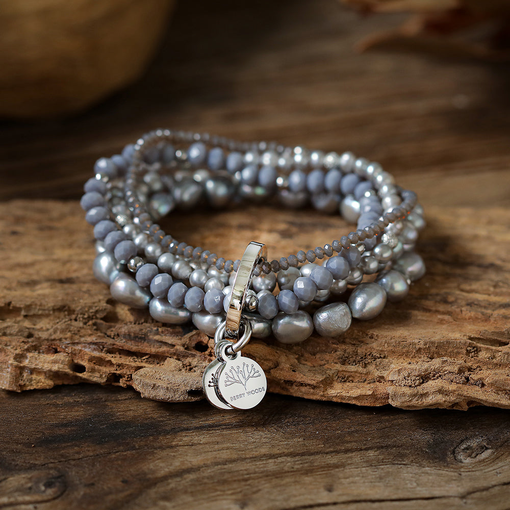 Armband mit echten grauen Perlen